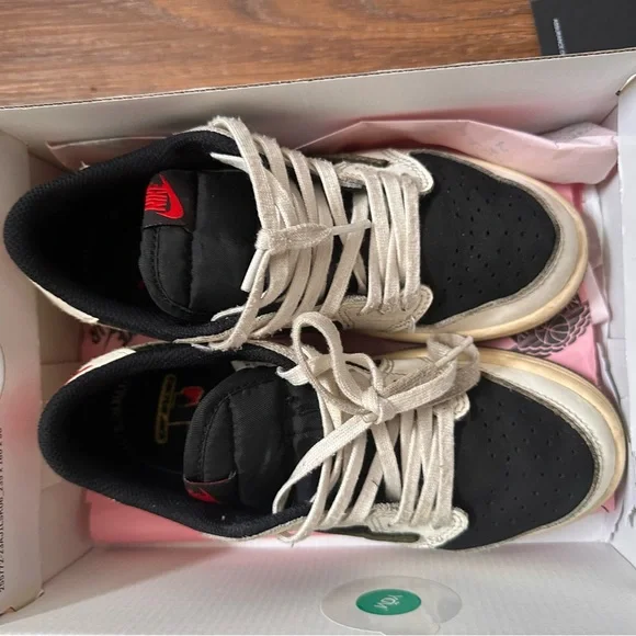 Travis Scott sneakers - Picture 3 of 6